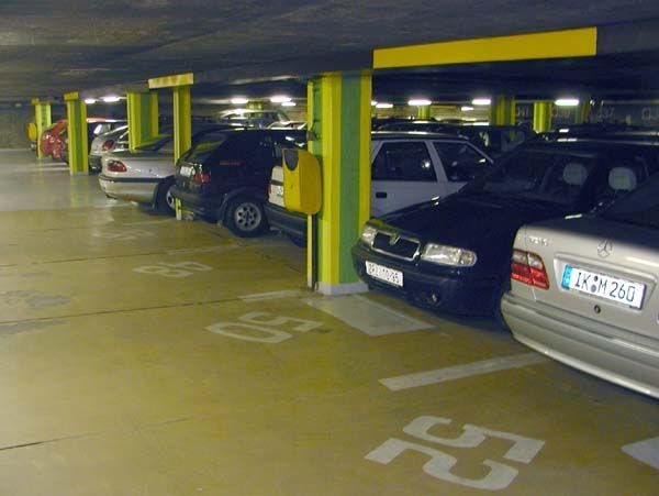 Plzeň zavádí nový odbavovací systém při parkování, kamera zvedne závoru