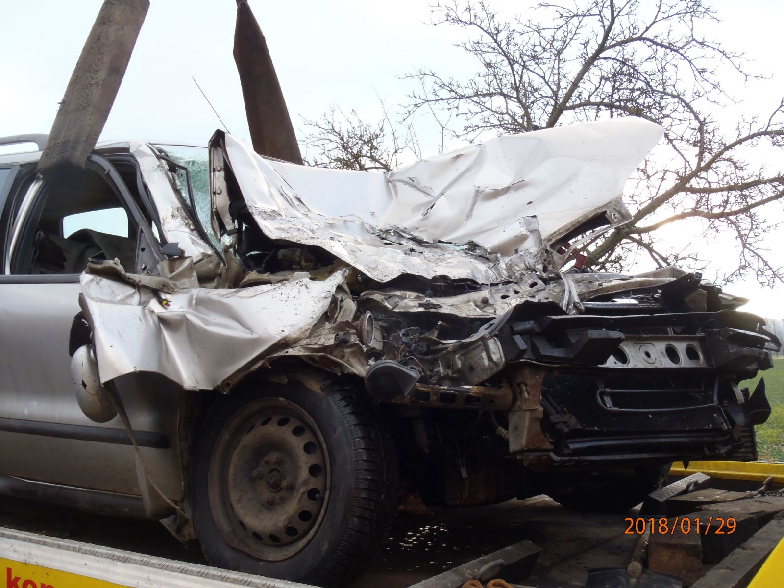 Při tragické nehodě u Koryt zemřel v pondělí ráno řidič