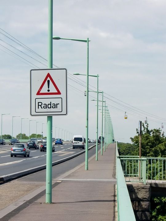 Řidiče v obcích kraje hlídá přes 80 informačních radarů