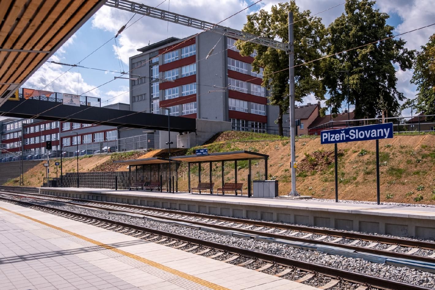 Stavbaři na Slovanech hlásí hotovo, nová zastávka už slouží cestujícím 