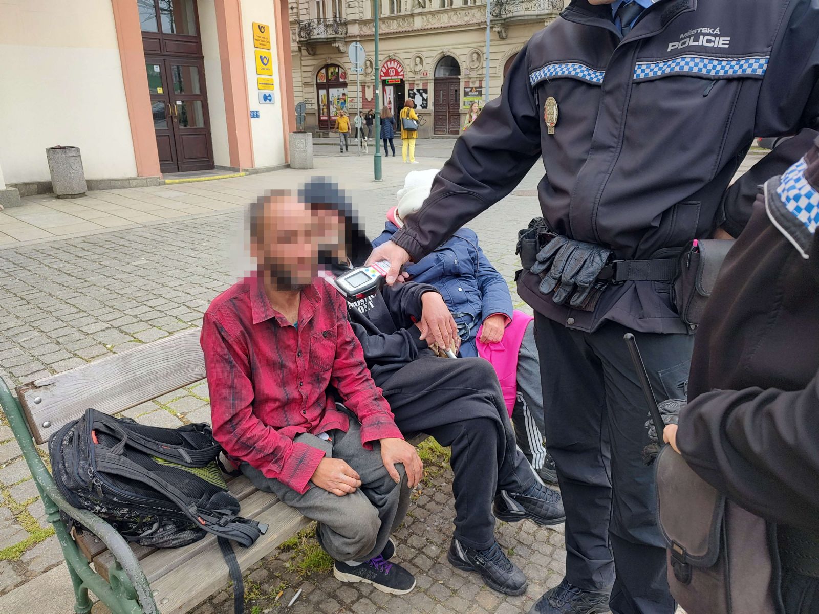 Strážníci v Plzni už zabavili alkohol 42 lidem