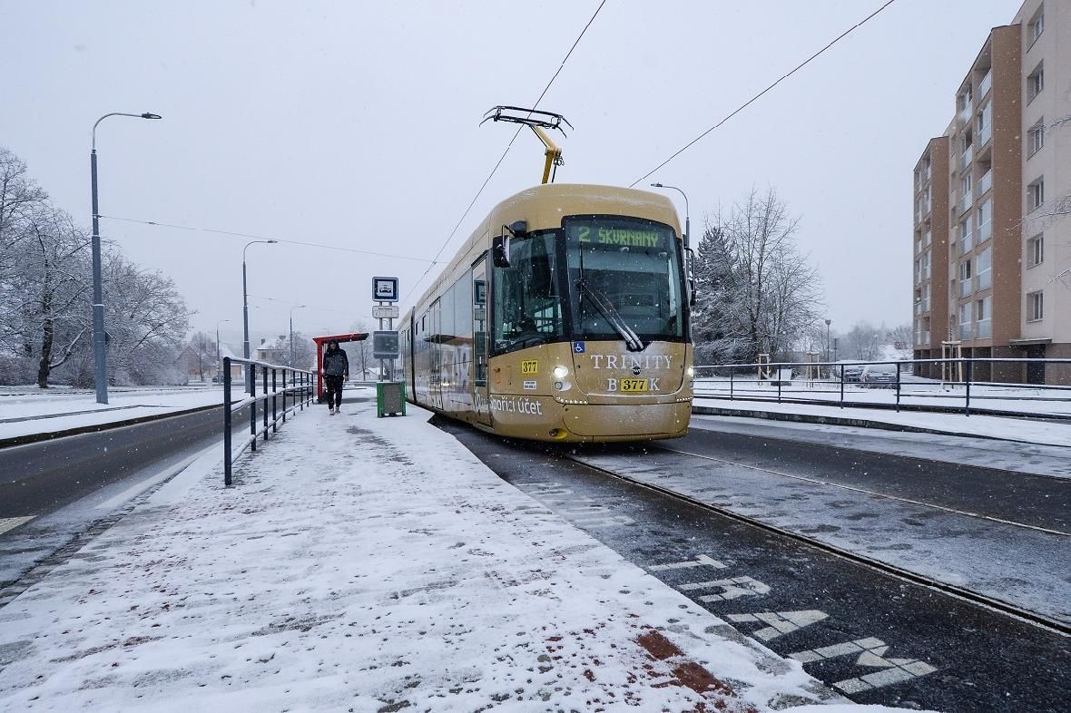 Tramvaje se vrátily na nově rekonstruovaný úsek trati v ulici Terezie Brzkové 