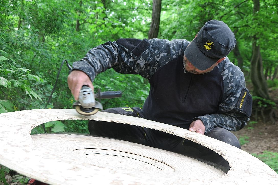 Zvířecí záchranáři z Plzně budují čapí hnízdo pro Národní muzeum