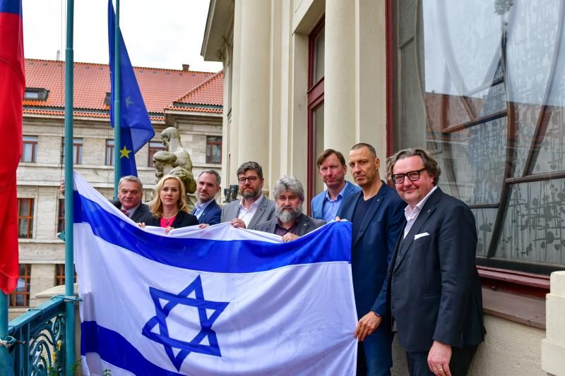 Hlavní město symbolicky vyvěsilo státní vlajku Izraele Hlavní město symbolicky vyvěsilo státní vlajku Izraele