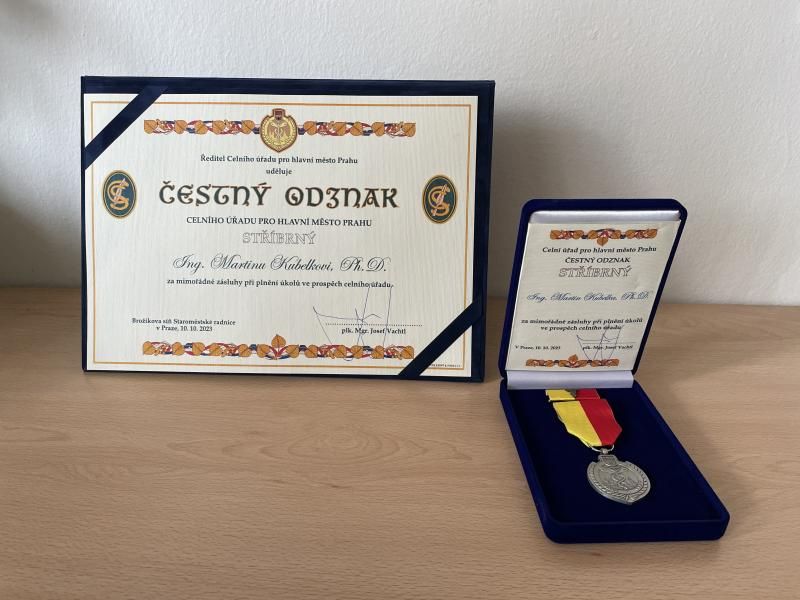 Ředitel pražského magistrátu Martin Kubelka získal ocenění celního úřadu za příkladnou dlouholetou spolupráci Ředitel pražského magistrátu Martin Kubelka získal ocenění celního úřadu za příkladnou dlouholetou spolupráci