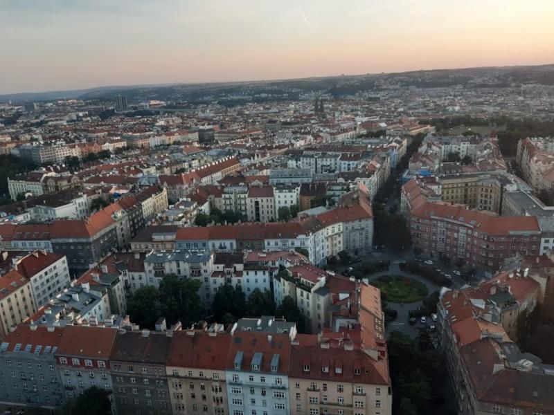 V Praze dlouhodobě žije o čtvrt milionu lidí víc, než jich je trvale přihlášeno