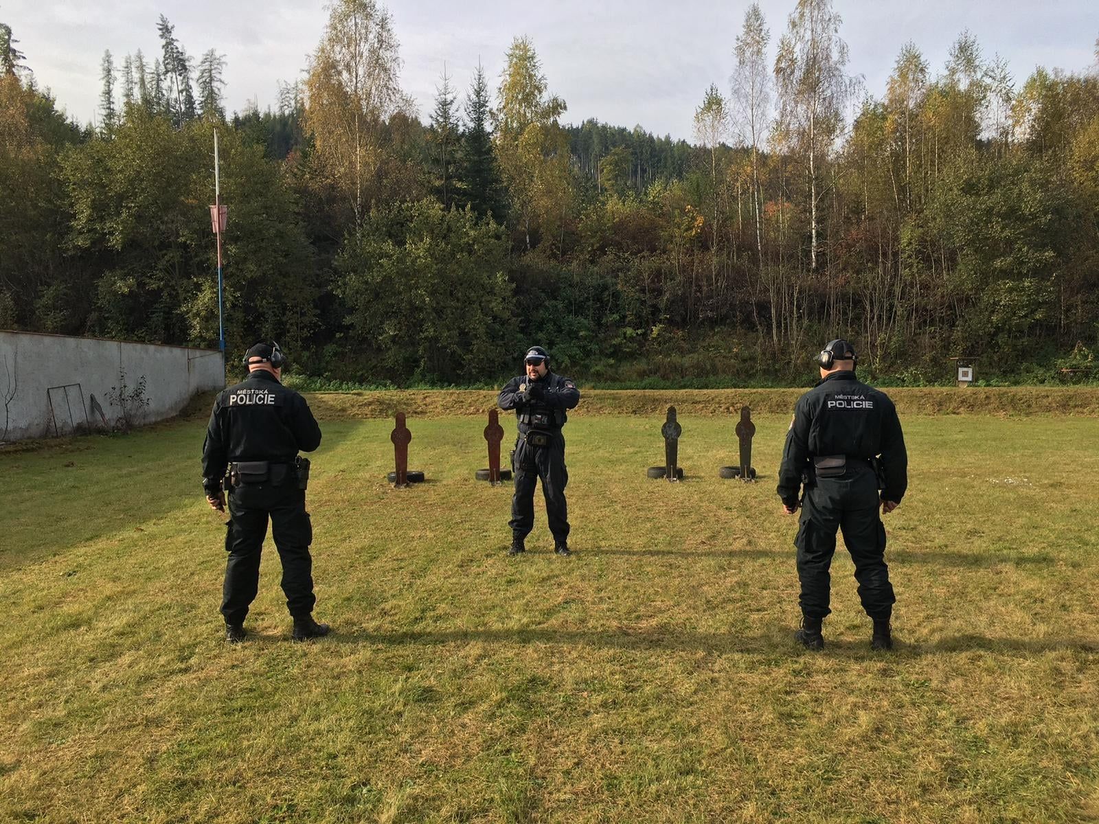 Karlovy Vary: Duben u městské policie je ve znamení fyzických a střeleckých testů