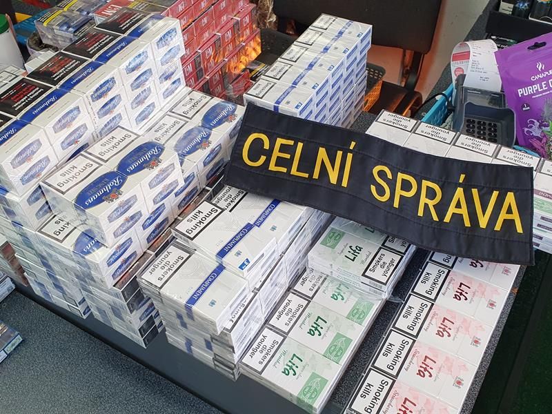 Region: Karlovarští celníci zajistili zahřívané tabákové výrobky, cigarety a padělky elektronických cigaret