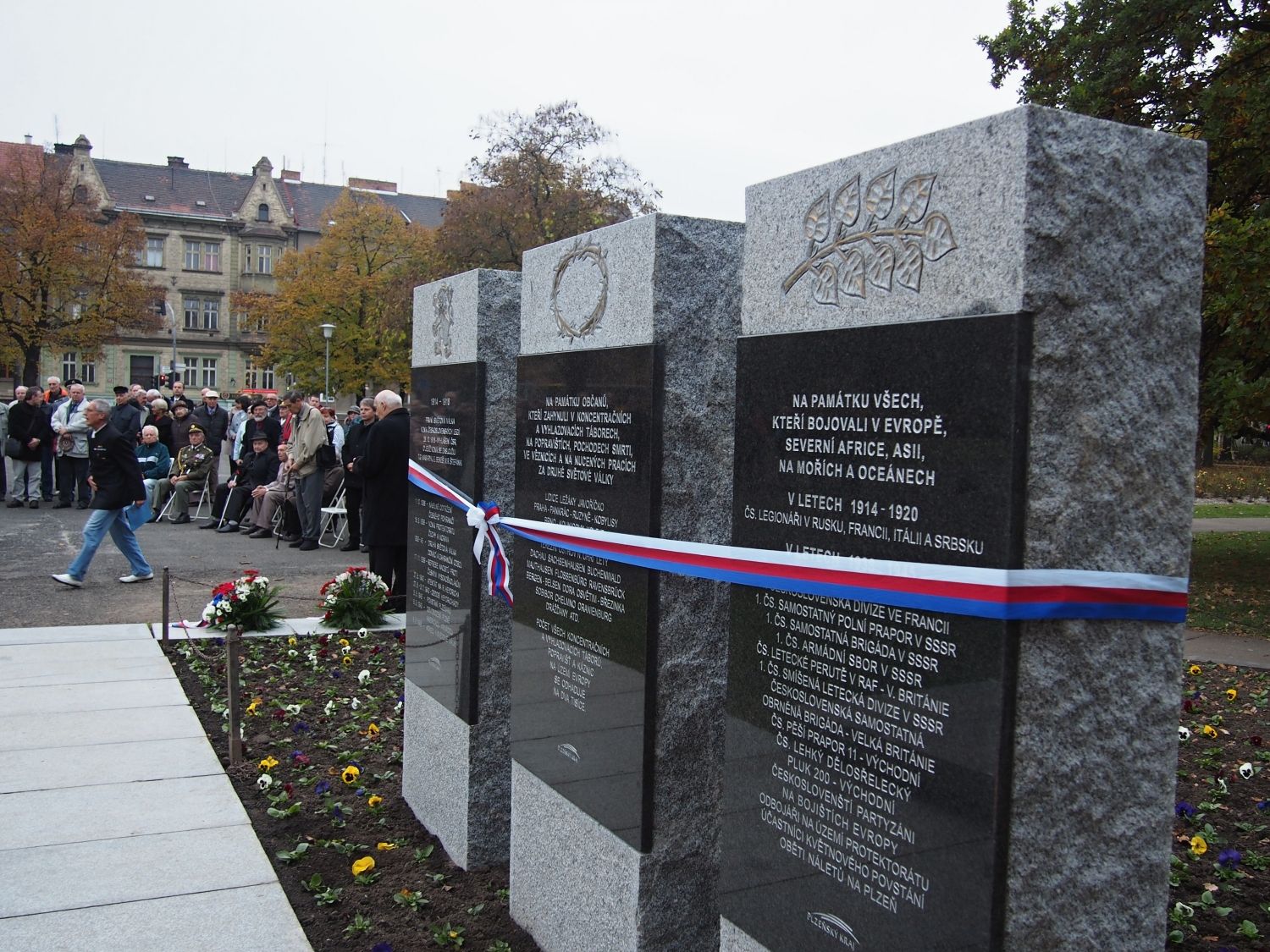 Dokončený památník na náměstí Míru připomíná historii i boj za svobodu