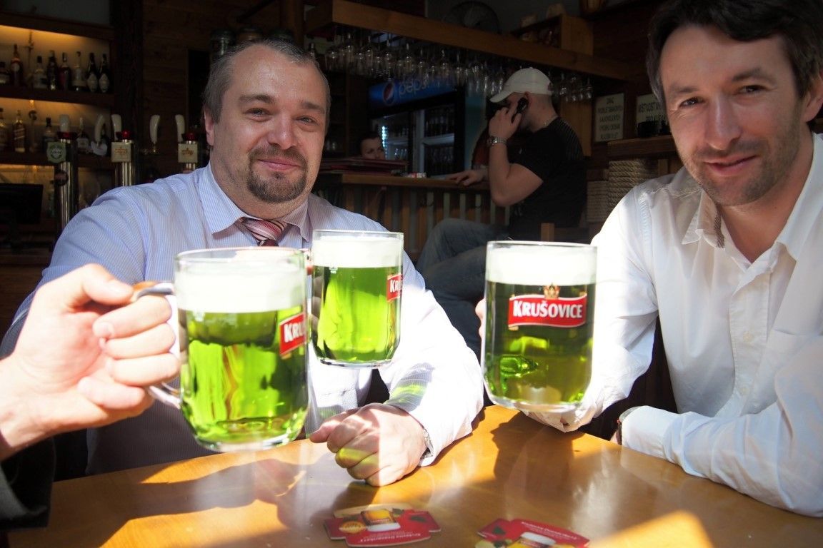 Svatý Patrik do Plzně přivezl zelené pivo a jídlo