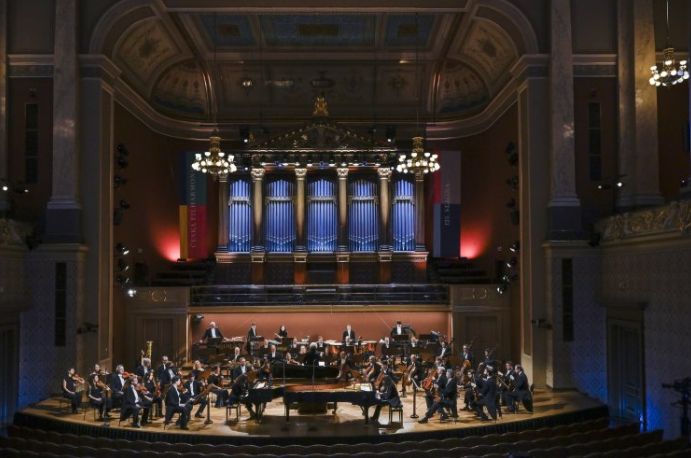 Česká filharmonie zahraje pro abonenty a vyrazí do Vídně a Bratislavy