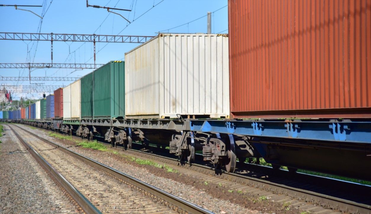 Ministerstvo dopravy podpoří nákladní železniční dopravce jezdící na elektřinu 100 miliony korun