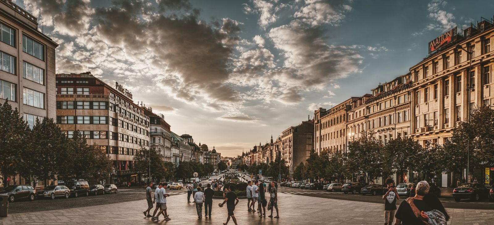 V roce 2020 Prahu navštívilo pouhých 2,2 milionů návštěvníků. Domácí turismus zaznamenal naopak mírné zvýšení