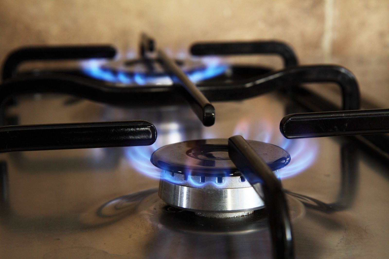 Vláda představila pravidla pro zastropování cen elektřiny a plynu pro všechny maloodběratele