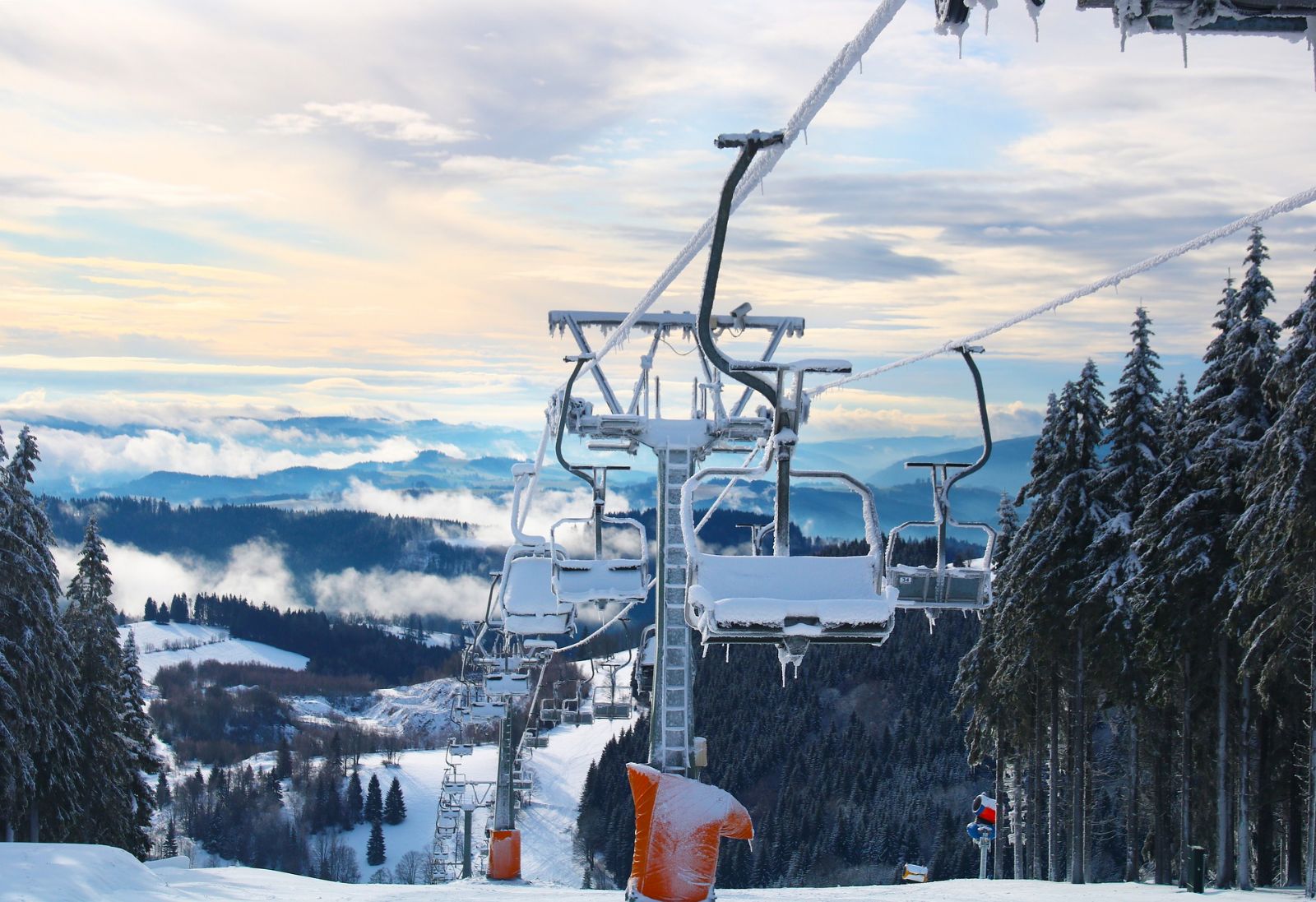 Vláda schválila podporu pro uzavřená lyžařská střediska