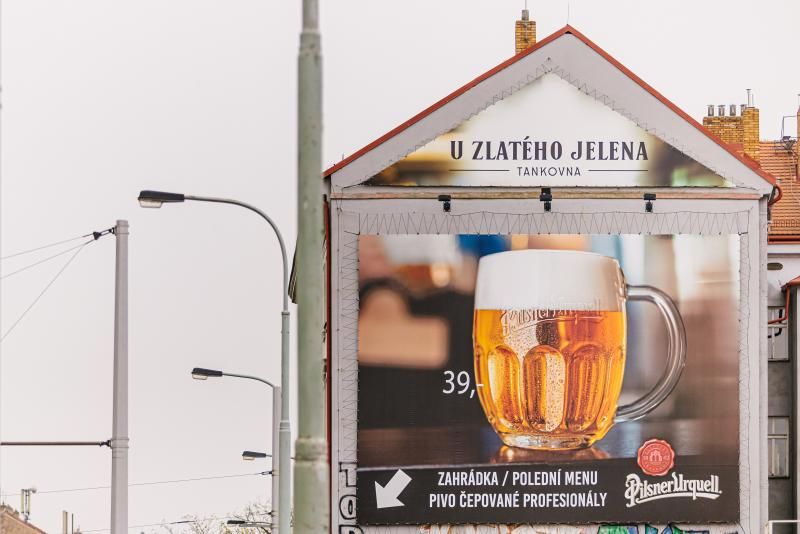 Z velké části Prahy zmizí reklamní plachty. Hlavní město určuje nová pravidla pro reklamu