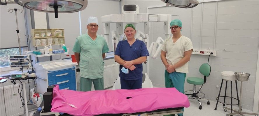 Školitelé Centra robotické chirurgie Krajské zdravotní znovu míří učit kolegy i do zahraničí, zájem stoupá v Polsku