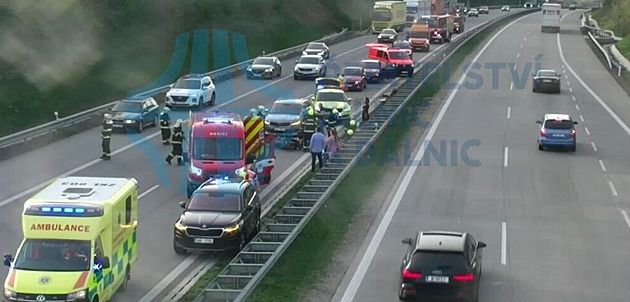 Kamion srazil motorkáře, policie hledá svědky