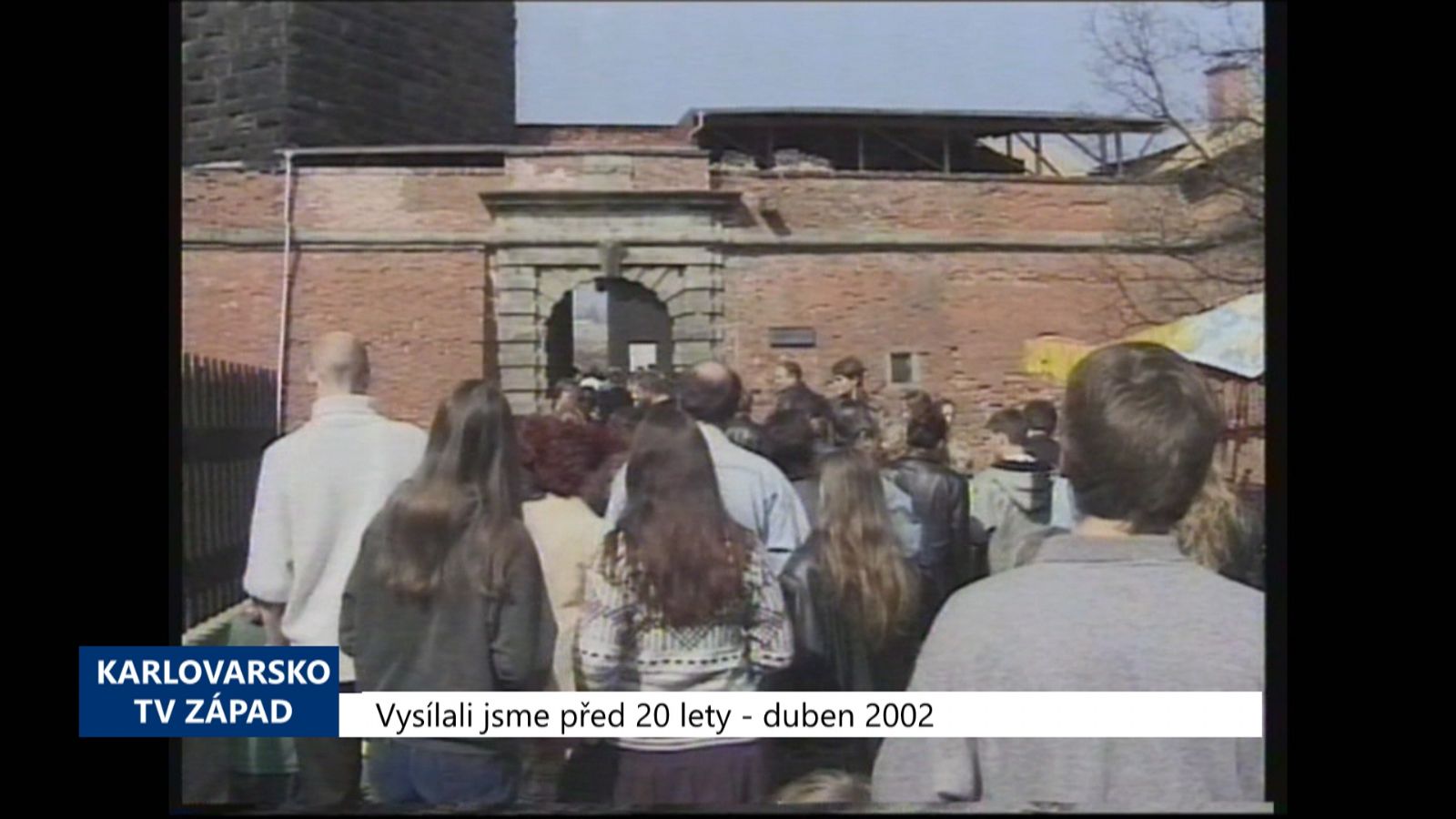 2002 – Cheb: Hrad zahájil sezonu, jedná se o zakrytí paláce (TV Západ)