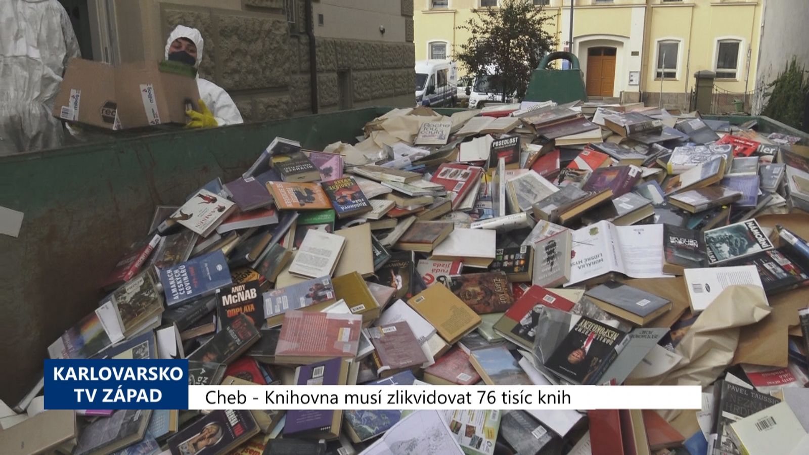 Cheb: Knihovna musí zlikvidovat 76 tisíc knih (TV Západ)