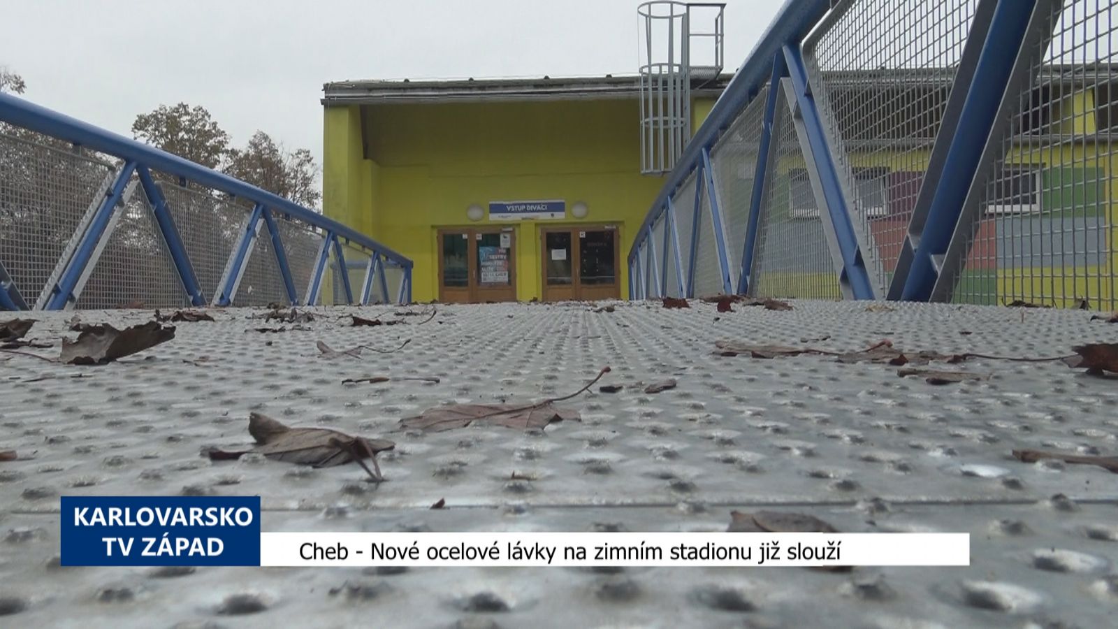 Cheb: Nové ocelové lávky na zimním stadionu již slouží (TV Západ)