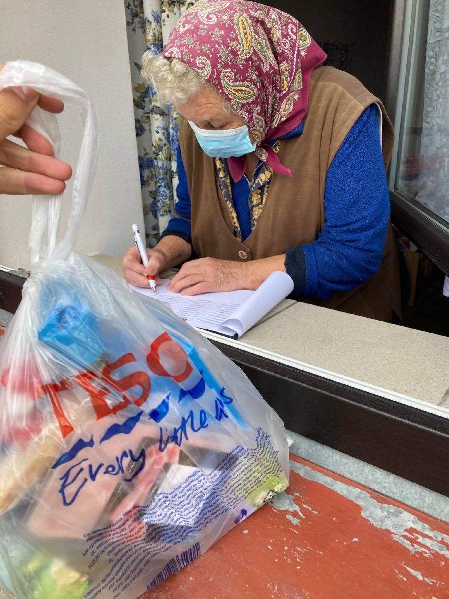 Cheb: Město opět začne seniorům distribuovat potravinové balíčky