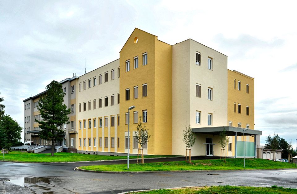 Cheb: Nový zhotovitel zahájil poslední fázi revitalizace areálu nemocnice 