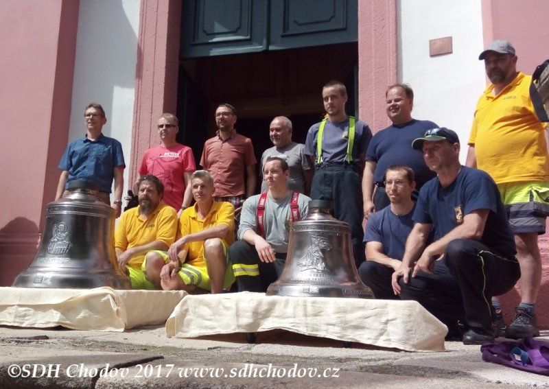 Chodov: Zvon Florián vyzdvihne do věže kostela hasičský jeřáb