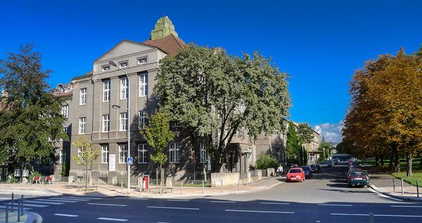 Karlovy Vary: Obnovou areálu keramické školy se budou zabývat tři architektonické kanceláře