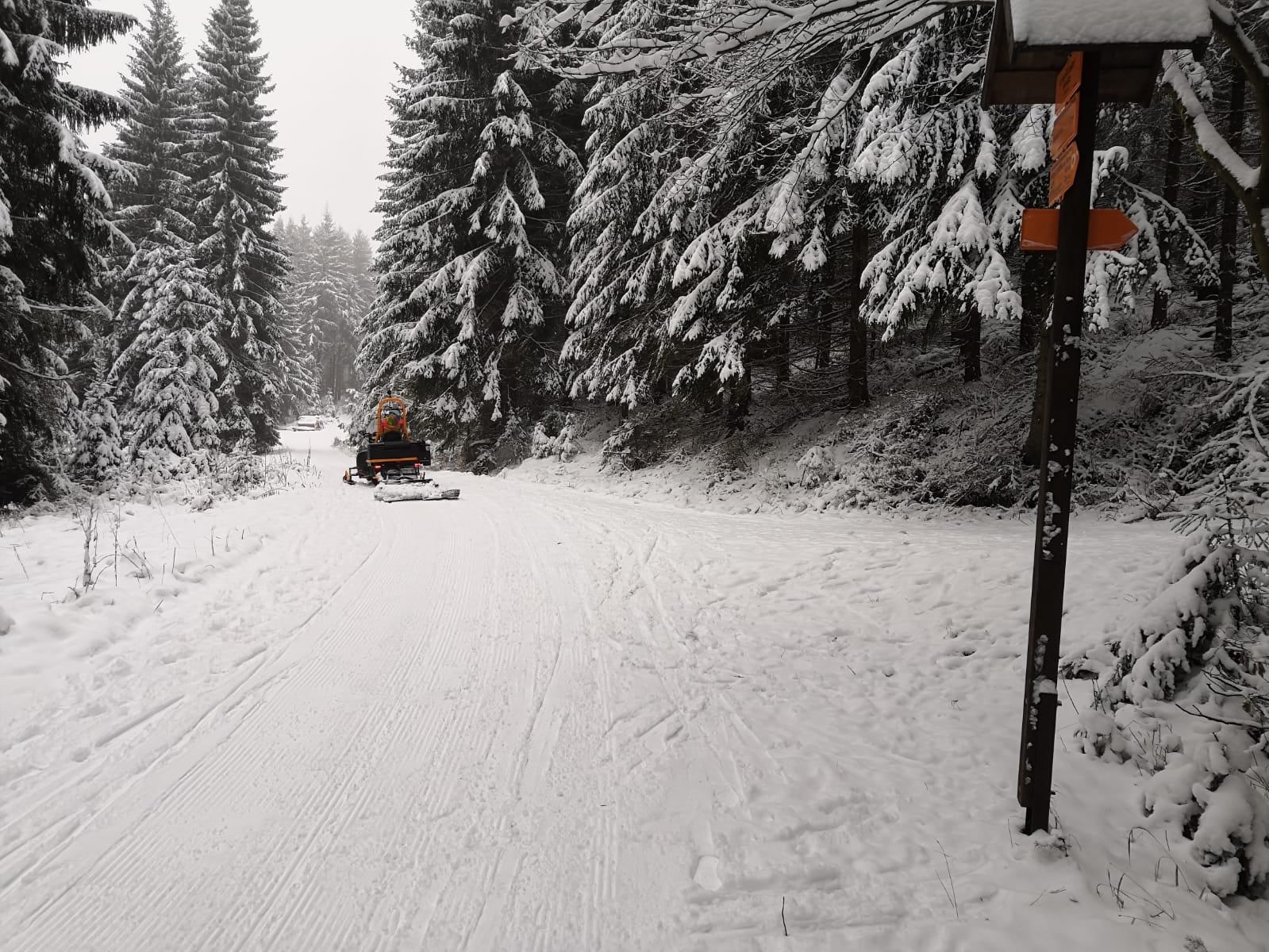 Krušnohoří: Po nočním sněžení proběhla úprava vybraných tras 