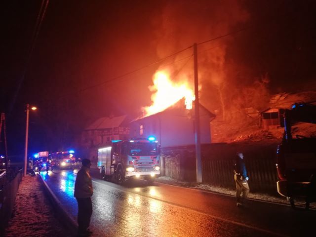 Údolí: Požár zničil střechu a podkroví rodinného domu