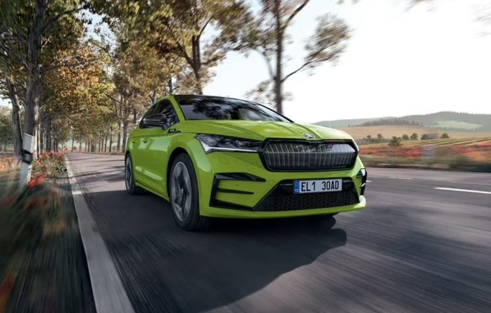 Elektromobil Škoda Enyaq RS iV se v Česku těší velké oblibě. Objednejte si testovací jízdu v plzeňském autosalonu Auto CB 