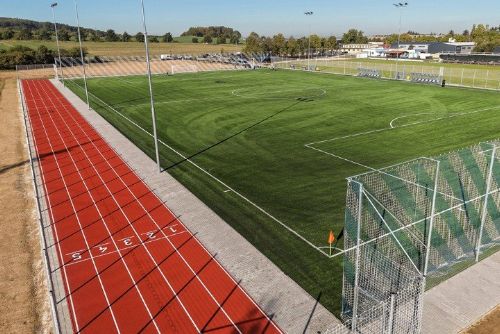 V Černicích otevřeli nové sportoviště za 67 milionů. Areál pro školy i veřejnost