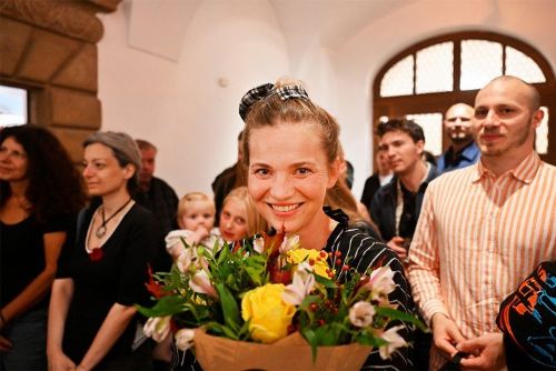 Galerie města Plzně zve výstavu 700 000 čárek. Sofie Švejdová vystavuje do listopadu