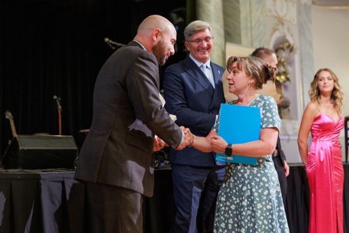 Plzeň ocenila své „anděly“. Zlatého anděla získala Hana Dostálová, poděkování převzalo téměř 150 lidí