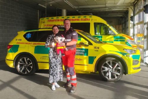 Malý plyšový záchranář, velká pomoc. Kryštůfek uklidňuje děti v sanitkách i nemocnicích