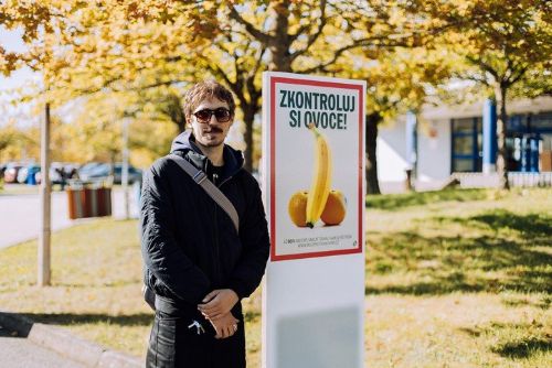 „Zkontroluj si ovoce.“ Studenti plzeňské Sutnarky boří tabu kolem rakoviny varlat