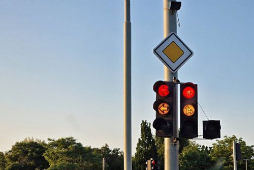 Plzeň vymění technologii na devíti křižovatkách do konce 2026. Usnadní průjezd IZS