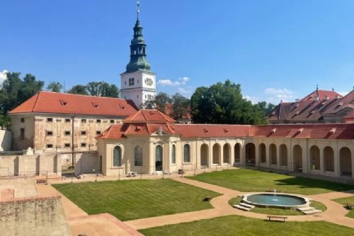 Klášter Plasy má po velké opravě zpět hodinovou věž. Rekonstrukce stála téměř 99 milionů