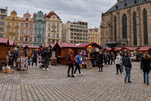 V Plzni začaly Havelské trhy! Náměstí Republiky zaplnily podzimní dobroty, řemesla a hudba