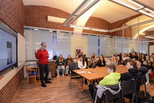 Plzeň dá 378 tisíc na mediální workshopy. Školáci se naučí odhalovat dezinformace