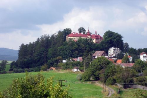 Barokní zámek v Bezdružicích je k mání už za 45 milionů korun. Stát stále hledá kupce