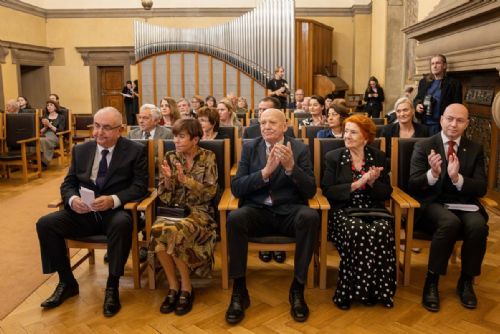 Plzeň ocenila pět významných osobností. Pečeť města získali lékař, olympionik i vědci