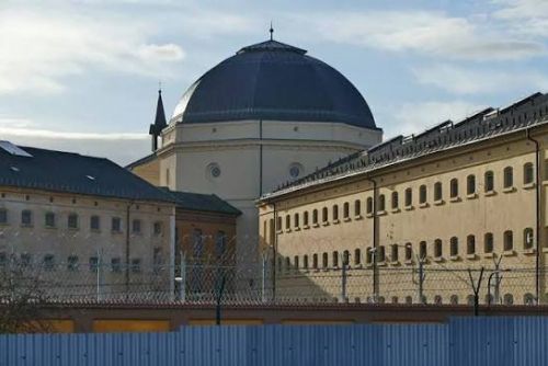 GIBS prověřuje pracovnici věznice Plzeň na Borech kvůli vnášení zakázaných věcí