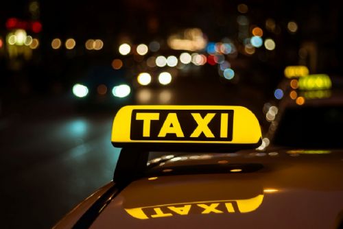 Praha obnovila cenové stropy pro taxi. Řidiči s taxametrem mohou účtovat nejvýše 42 Kč za kilometr