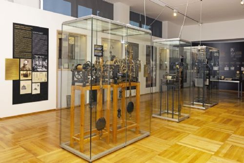 Národní technické muzeum otevírá výstavu Sága rodu Hainzů. Připomíná 190 let českého hodinářství