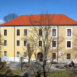 Příbram otevřela Inventuru – Devadesátky Karla Babíčka. Výstava potrvá do 10. ledna 2027