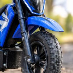 V Kozlově se střetl chlapec na dětské elektromotorce s dodávkou, do nemocnice ho převezla sanitka