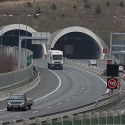 V tunelu Valík na dálnici D5 vládne těžká technika