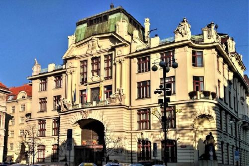 115 let Polívkovy Nové radnice: výstava i kniha připomínají historii pražské dominanty